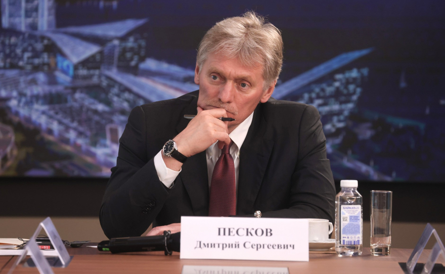 Песков не знает о визите главы ФБР в Россию