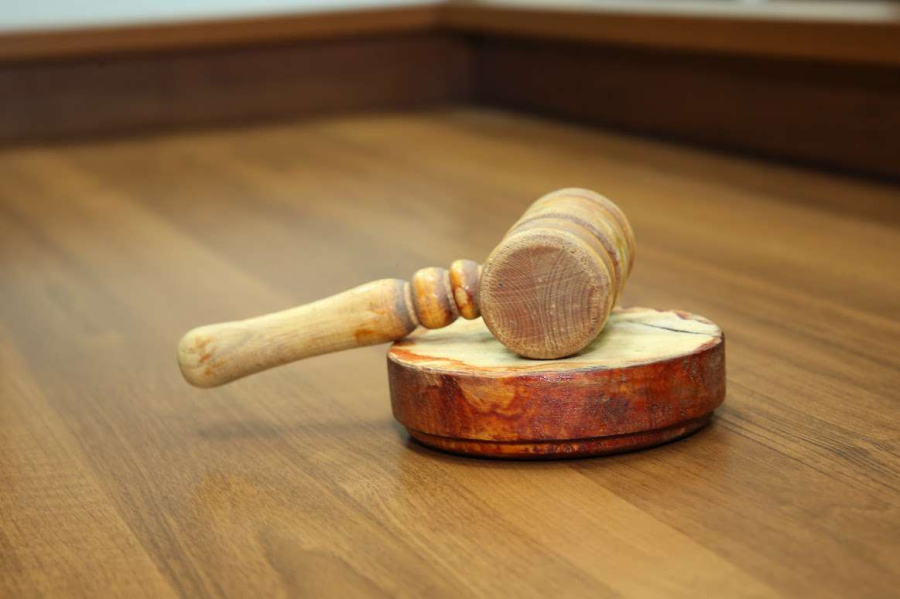 Выбросившей детей из окна жительнице Павлодара вынесли приговор