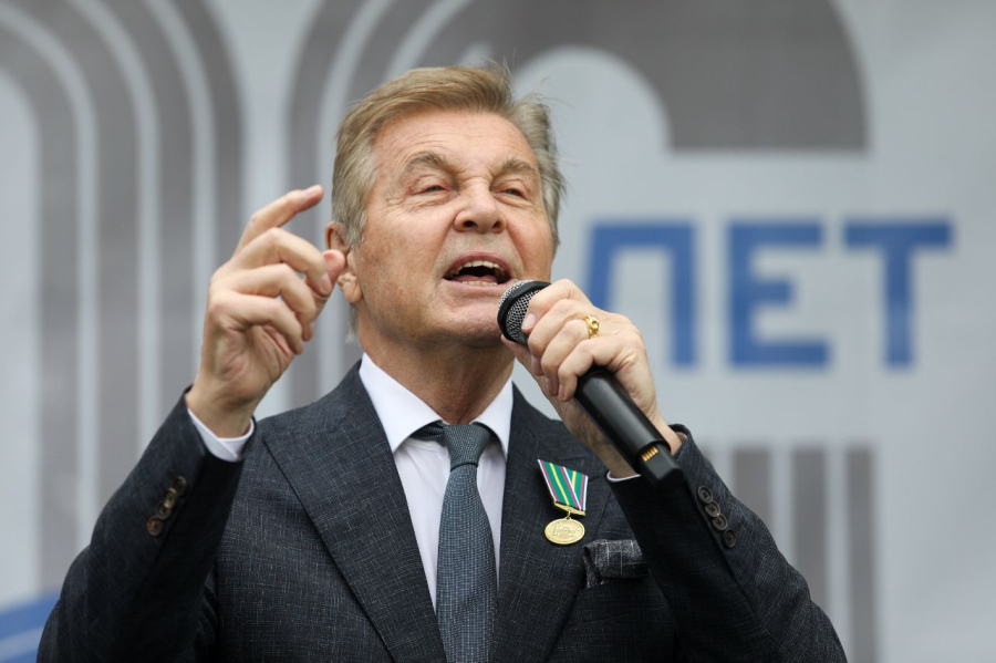 Лещенко объяснил, почему не дарит супруге подарки на 8 Марта