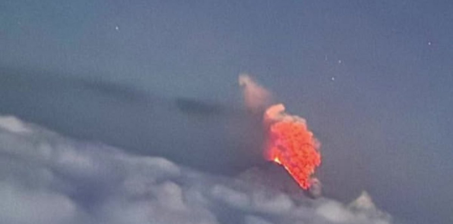 Семь вулканов одновременно активизировались на Камчатке