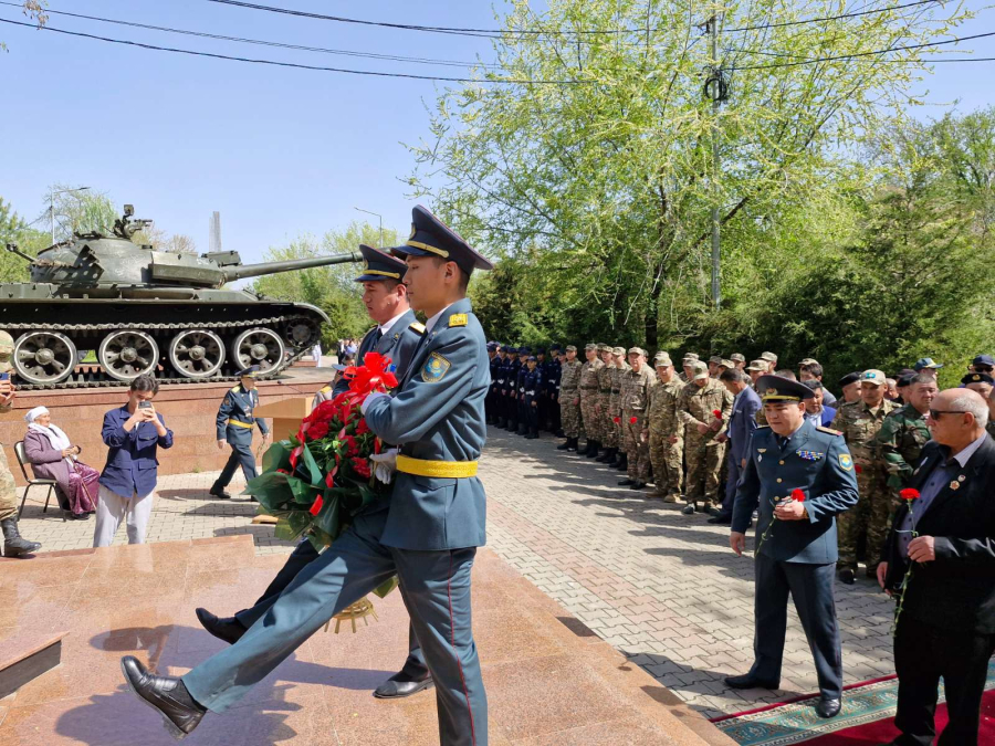 В Шымкенте почтили память погибших на таджикско-афганской границе воинов-казахстанцев