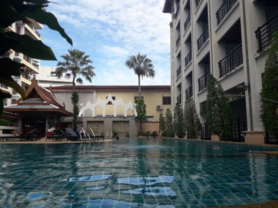 Туристы из Новосибирска оказались в Дубае под обстрелами Ирана: что там происходит