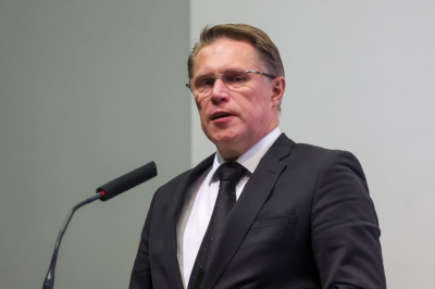 Мурашко стал донором крови и призвал россиян последовать его примеру