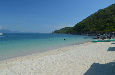 Роспотребнадзор оценил риски для туристов на черноморском побережье