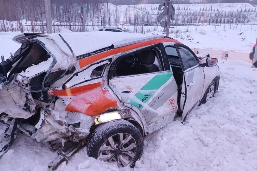 Прокуратура проверяет столкновение поезда с автомобилем в Казани
