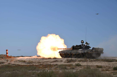 В Мангистауской области танкисты отработали стрельбы из Т-72
