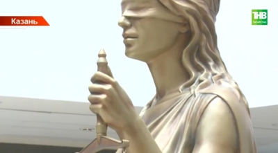 Тревогу забила школа: в Казани арестовали отца за издевательства над сыном