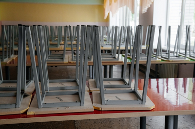 В столовой школы в Челнах нашли скрытое ранее художественное панно (фото)
