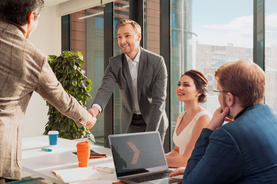 Онищенко: запрет на перекусы на рабочем месте может быть полезен