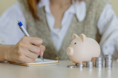 Россиянам назвали три ошибки, которые мешают копить деньги