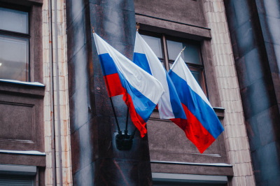 ВЦИОМ: 82% россиян гордятся флагом России