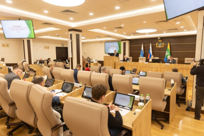 Екатеринбургская дума решила потратить деньги налогоплательщиков на термокружки с символикой