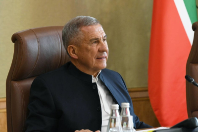 Раис Татарстана Минниханов вручил главе Росприроднадзора орден &laquo;Дуслык&raquo;