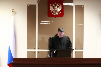 Экс-главу челябинского Роспотребнадзора Анатолия Семенова оставили под стражей до июня