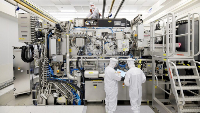 Акции ASML взлетели после резкого роста спроса на машины для производства ИИ-чипов