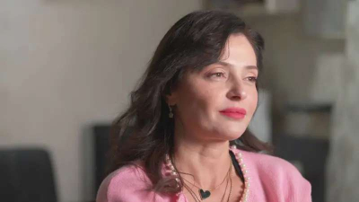 Женщина, потратившая годы на поиски настоящих родителей, обнаружила, что давно дружит с отцом в фейсбуке