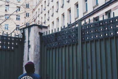 Мужчина сломал ворота прокуратуры области Улытау