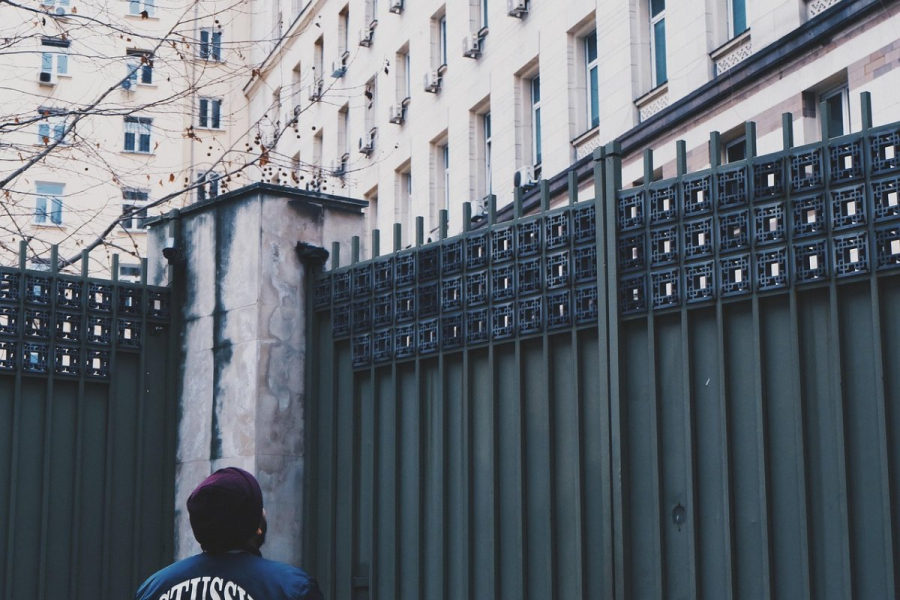 Мужчина сломал ворота прокуратуры области Улытау