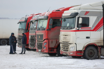 Тысячи китайских грузовиков решили отозвать в России