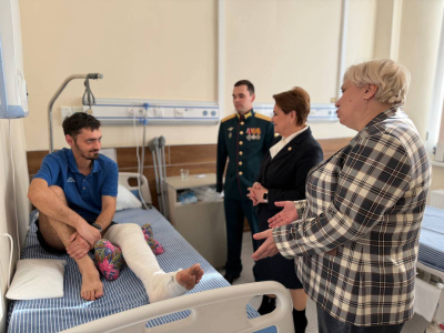 Сабурская и Галимова посетили Военный госпиталь Минобороны РФ