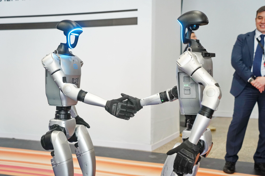 ИИнтересный собеседник или враг?