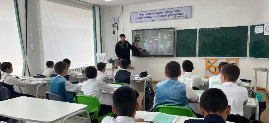 Международный опыт применяет молодой педагог в сельской школе области Абай