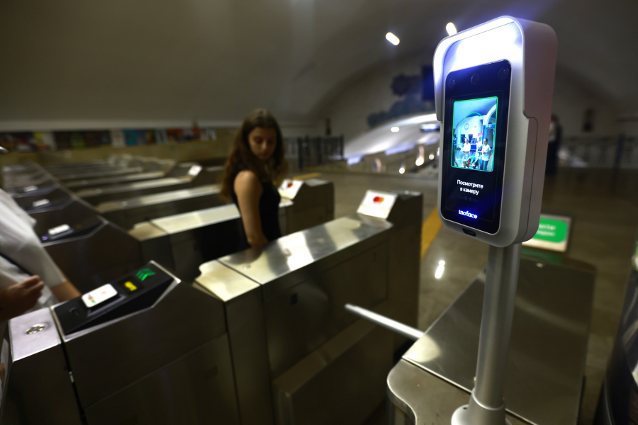 Из-за сбоя оплаты в казанском метро принимали оплату через ручные терминалы