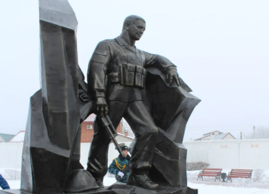 Акимат Уральска незаконно изъял земельный участок у жителя и поставил на нем памятник