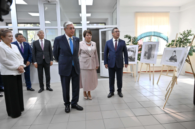 Президент посетил бишкекскую школу-гимназию имени Кемеля Токаева