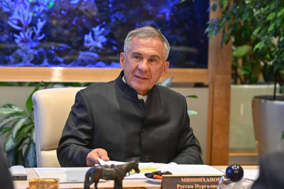 Наша вера и опора: Минниханов поздравил татарстанок с Международным женским днем