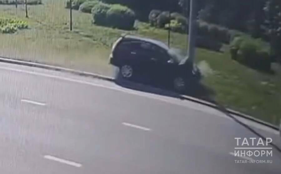 Появилось видео ДТП, в котором погиб пожилой мужчина и его 72-летняя дочь