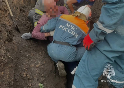 На двух рабочих обвалился грунт в Челнах &mdash; их госпитализировали