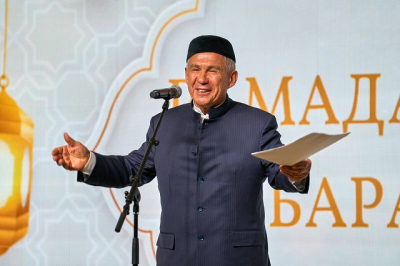 &laquo;Изге Рамазан ае мөбарәк булсын!&raquo;: Минниханов поздравил мусульман с началом священного месяца