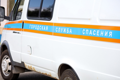 На реке Обь в Новосибирске утонула маленькая девочка, катаясь на плюшке: что известно к этому часу