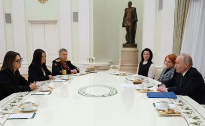 &laquo;Ваших &mdash; наших детей&raquo;: Путин на встрече с вдовами героев сделал пронзительную оговорку