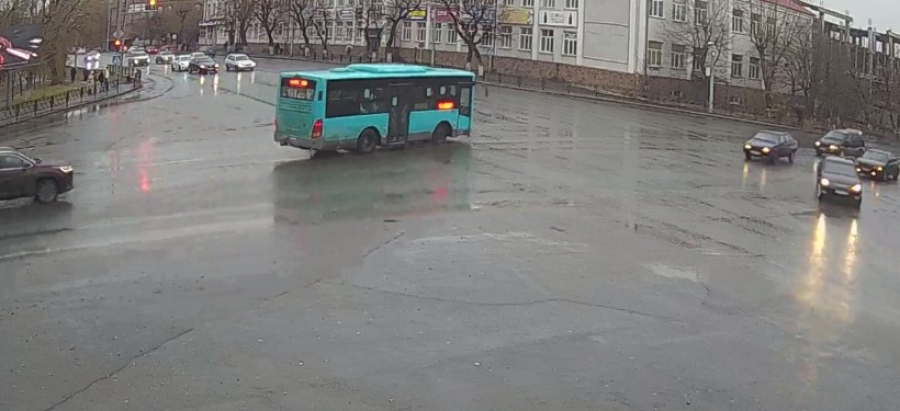 &quot;Не справился с управлением и столкнулся с автобусом&quot;: ДТП произошло в Семее
